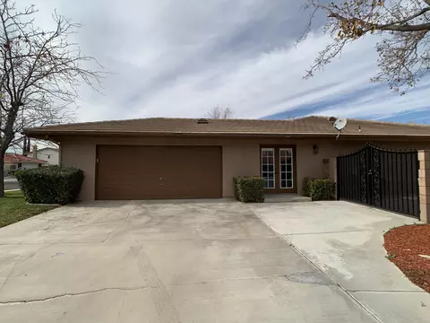 2811 Vahan Ct, Lancaster, CA 93536 photo 2