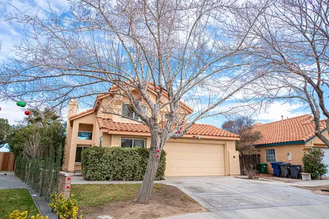 44609 Palm Ln, Lancaster, CA 93535 photo 2