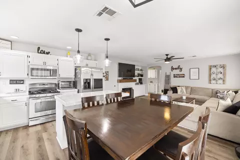 6132 Treehaven Ct, Lancaster, CA 93536 photo 9