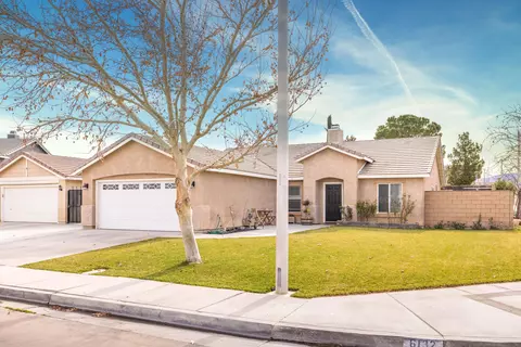 6132 Treehaven Ct, Lancaster, CA 93536 photo 2