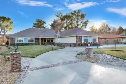 2568 Still Meadow Ln, Lancaster, CA 93536 photo 4
