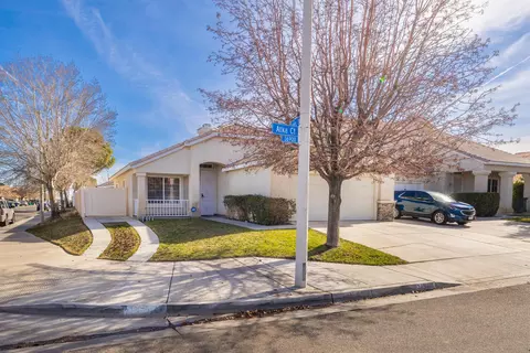 36940 Atka Ct, Palmdale, CA 93552 photo 2