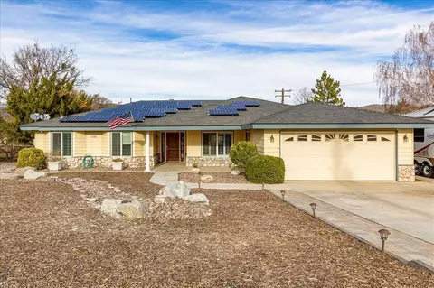 22700 Fran Dr, Tehachapi, CA 93561 photo 2