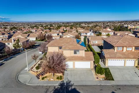 4033 Grandview Dr, Palmdale, CA 93551 photo 2
