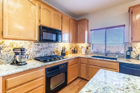 4033 Grandview Dr, Palmdale, CA 93551 photo 16