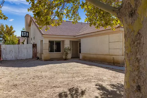 2114 Beechwood St, Lancaster, CA 93535 photo 3