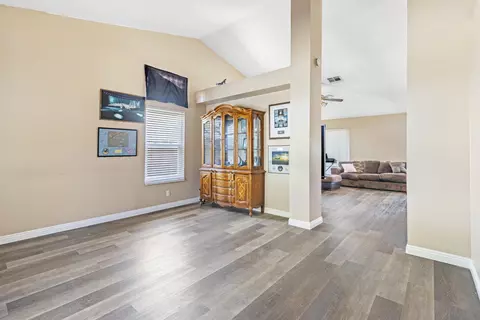2114 Beechwood St, Lancaster, CA 93535 photo 5