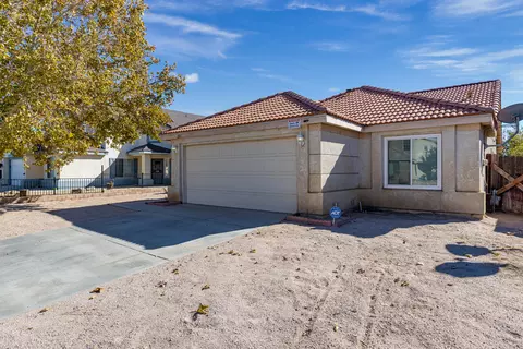 2114 Beechwood St, Lancaster, CA 93535 photo 2