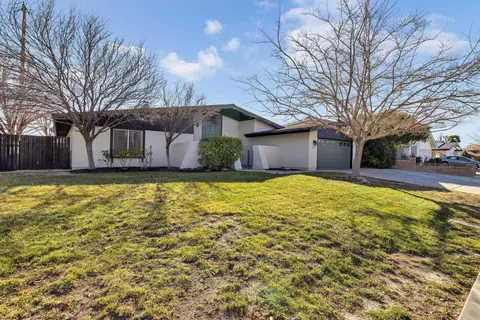 2074 Spice St, Lancaster, CA 93536 photo 2