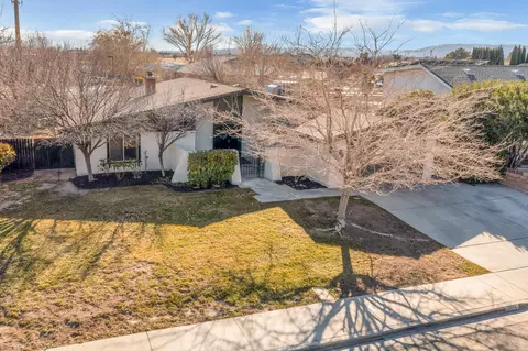 2074 Spice St, Lancaster, CA 93536 photo 3
