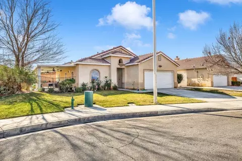 442 Sunburst Cir E, Lancaster, CA 93535 photo 3