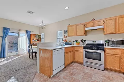 442 Sunburst Cir E, Lancaster, CA 93535 photo 9