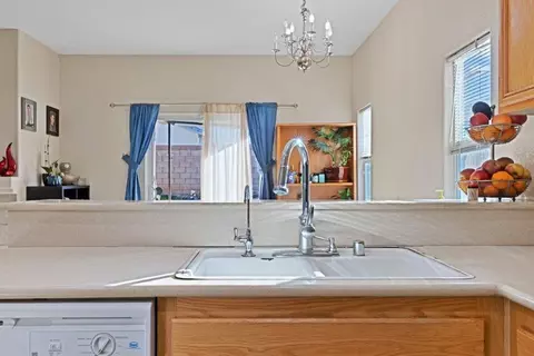 442 Sunburst Cir E, Lancaster, CA 93535 photo 12