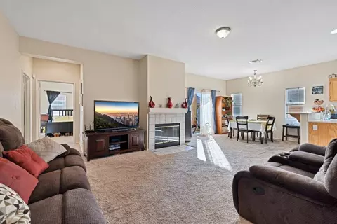 442 Sunburst Cir E, Lancaster, CA 93535 photo 6