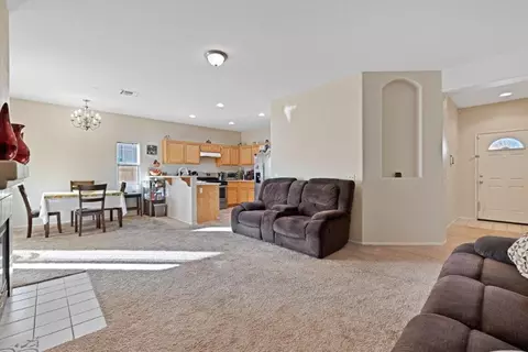 442 Sunburst Cir E, Lancaster, CA 93535 photo 8