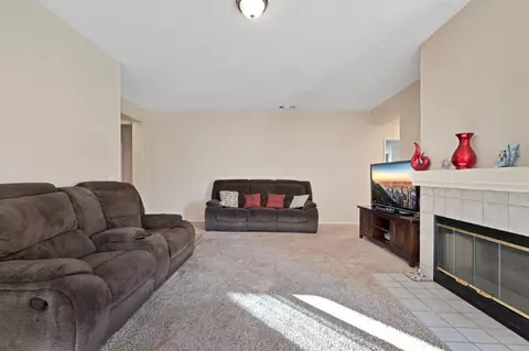 442 Sunburst Cir E, Lancaster, CA 93535 photo 7