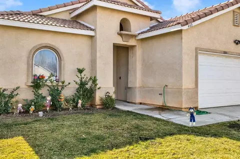 442 Sunburst Cir E, Lancaster, CA 93535 photo 4