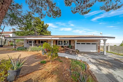 315 Lago Lindo Rd E, Palmdale, CA 93550 photo 2
