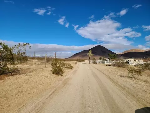 4273 Backus Rd, Mojave, CA 93501 photo 3