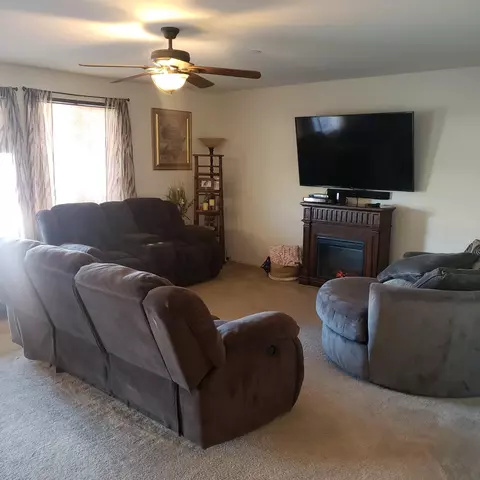 1237 Cambridge Ct, Lancaster, CA 93535 photo 9