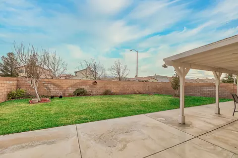 4054 Jonathon St, Lancaster, CA 93536 photo 4