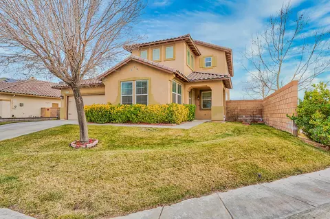 4054 Jonathon St, Lancaster, CA 93536 photo 2