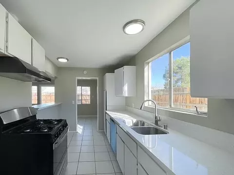 45548 Sancroft Ave, Lancaster, CA 93535 photo 3