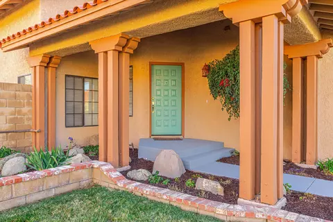 5562 Symphony Ct, Lancaster, CA 93536 photo 2