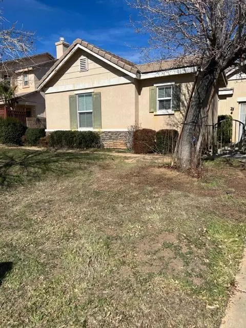 2443 Moonlight Ct, Palmdale, CA 93550 photo 2