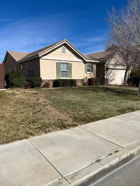 2443 Moonlight Ct, Palmdale, CA 93550 photo 3