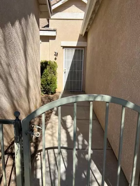 2443 Moonlight Ct, Palmdale, CA 93550 photo 5