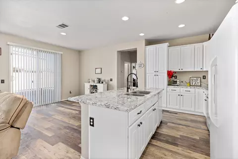2651 E Nugent St, Lancaster, CA 93535 photo 6