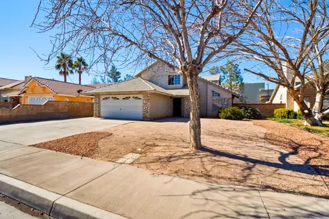 43523 E 11th St, Lancaster, CA 93535 photo 2