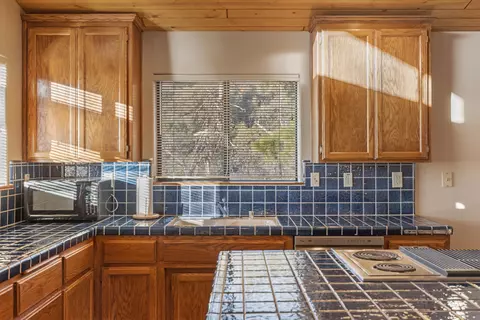 29801 Starland Dr, Tehachapi, CA 93561 photo 5