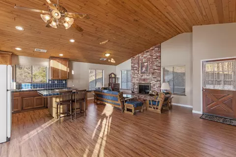 29801 Starland Dr, Tehachapi, CA 93561 photo 3