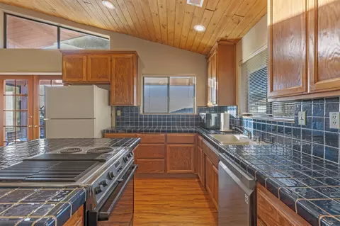 29801 Starland Dr, Tehachapi, CA 93561 photo 4