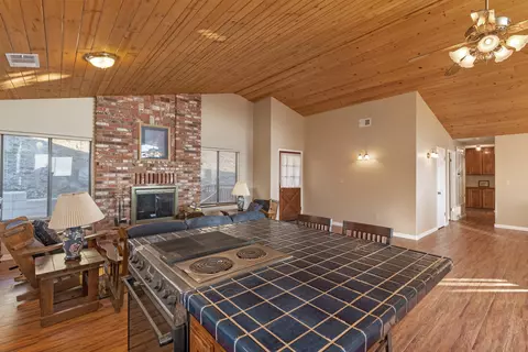 29801 Starland Dr, Tehachapi, CA 93561 photo 2