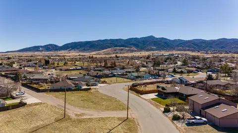 21600 Brook Dr, Tehachapi, CA 93561 photo 2