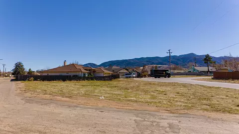 21600 Brook Dr, Tehachapi, CA 93561 photo 1