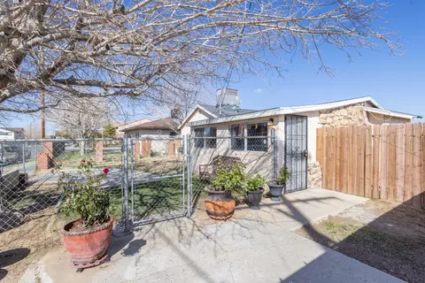38548 E 11th St, Palmdale, CA 93550 photo 3