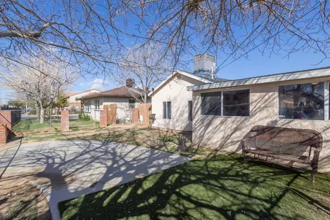 38548 E 11th St, Palmdale, CA 93550 photo 2