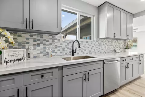 1403 W Ivyton St, Lancaster, CA 93534 photo 3
