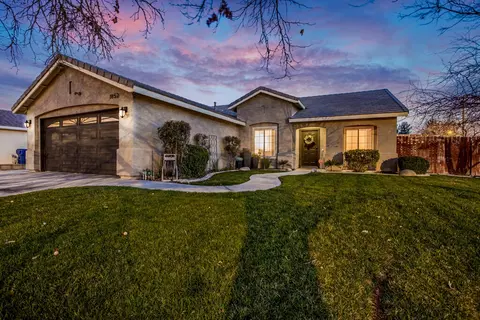 1852 Hart St, Lancaster, CA 93534 photo 1