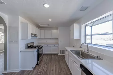 16187 Deeplake Ave, Lake Los Angeles, CA 93591 photo 10