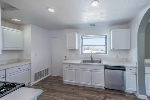 16187 Deeplake Ave, Lake Los Angeles, CA 93591 photo 11