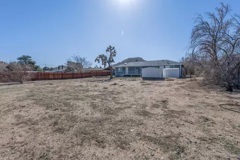 16187 Deeplake Ave, Lake Los Angeles, CA 93591 photo 2