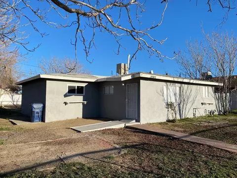 39362 E 10th St, Palmdale, CA 93550 photo 2