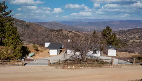 17050 Matterhorn Dr, Tehachapi, CA 93561 photo 3
