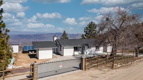17050 Matterhorn Dr, Tehachapi, CA 93561 photo 2