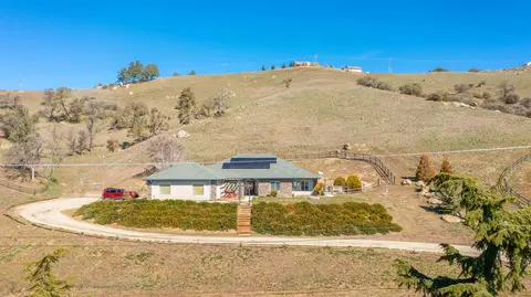 26201 Big Sky Ct, Tehachapi, CA 93561 photo 2